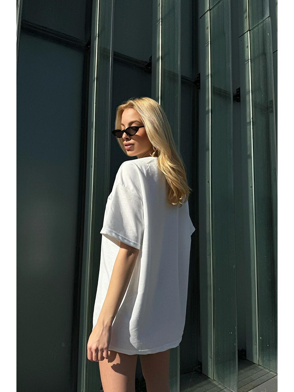 Beyaz Bisiklet Yaka Duble Kol Baskılı Unisex T-Shirt-3