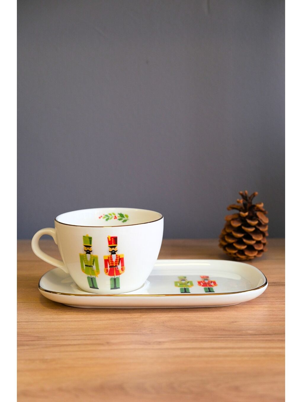 Ekru Porselen Altın Yaldızlı Kurşun Asker Kahve Sunum Seti 2 Parça