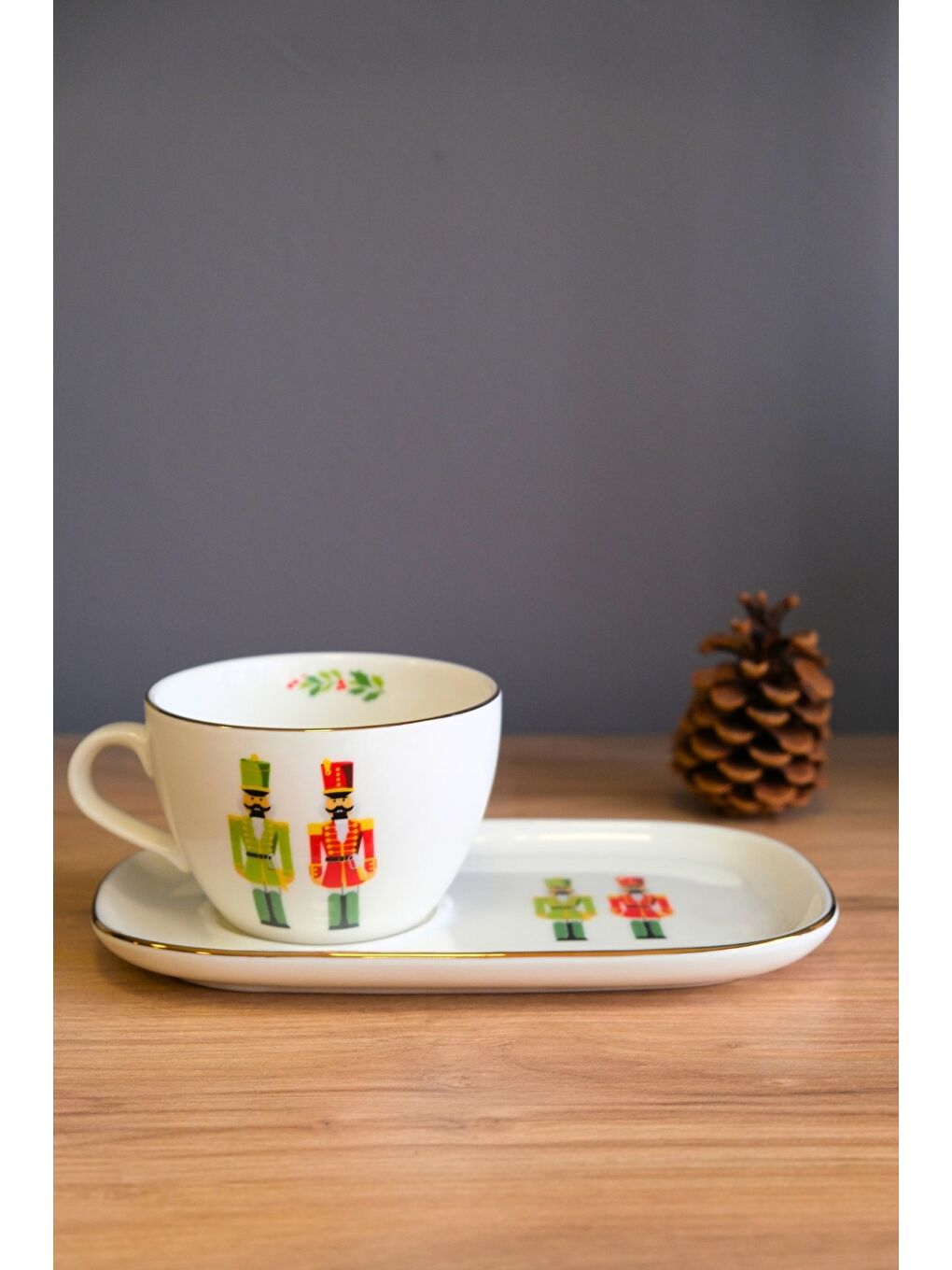 Ekru Porselen Altın Yaldızlı Kurşun Asker Kahve Sunum Seti 2 Parça-1
