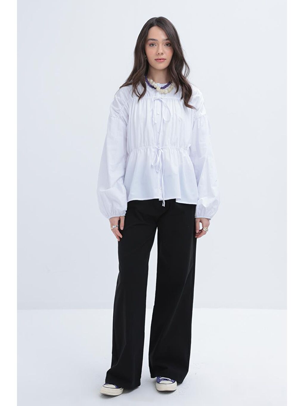 Beyaz-Büzgülü Düğmeli Gömlek-1