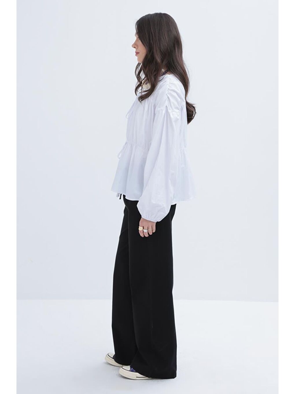 Beyaz-Büzgülü Düğmeli Gömlek-2