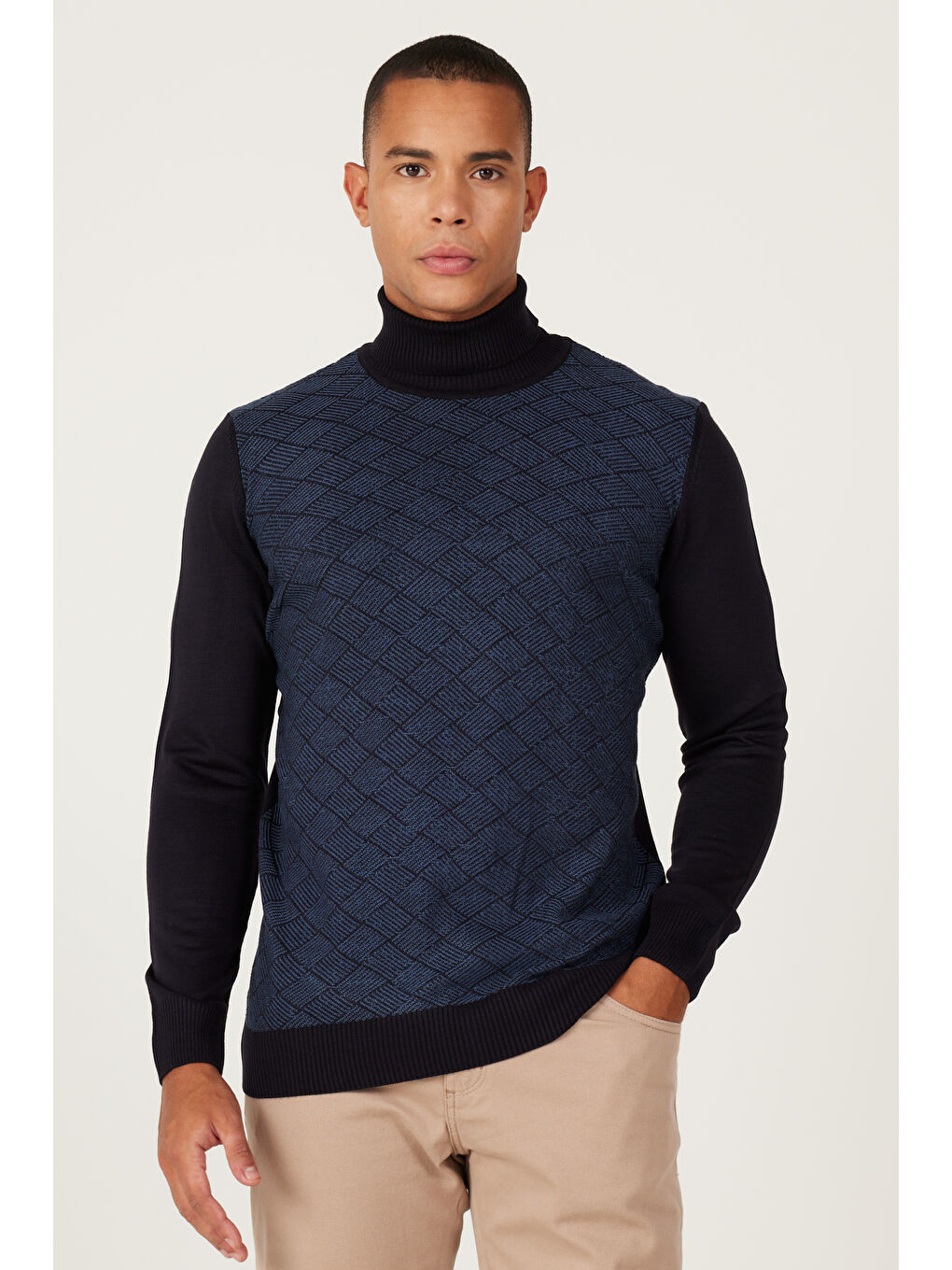 Erkek Lacivert-İndigo Tüylenme Yapmayan Standart Fit Tam Balıkçı Yaka Desenli Triko Kazak