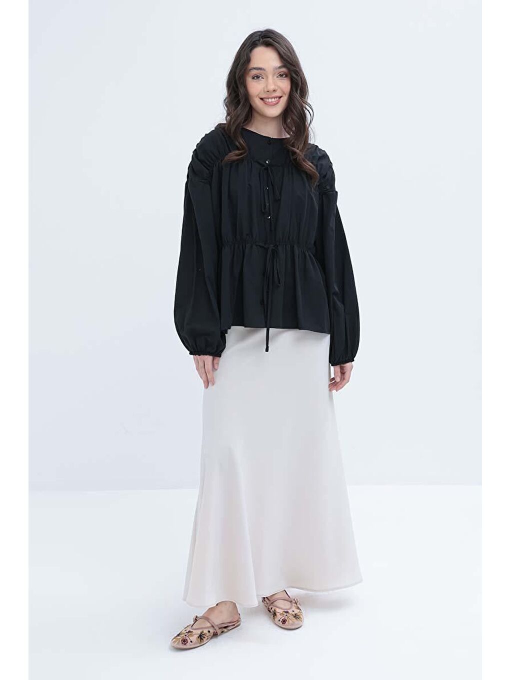 Siyah-Büzgülü Düğmeli Gömlek-1