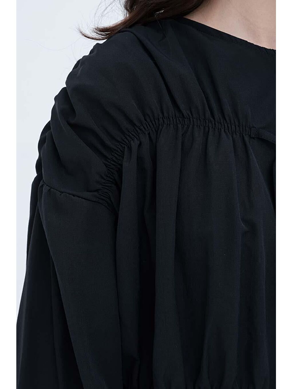 Siyah-Büzgülü Düğmeli Gömlek-4