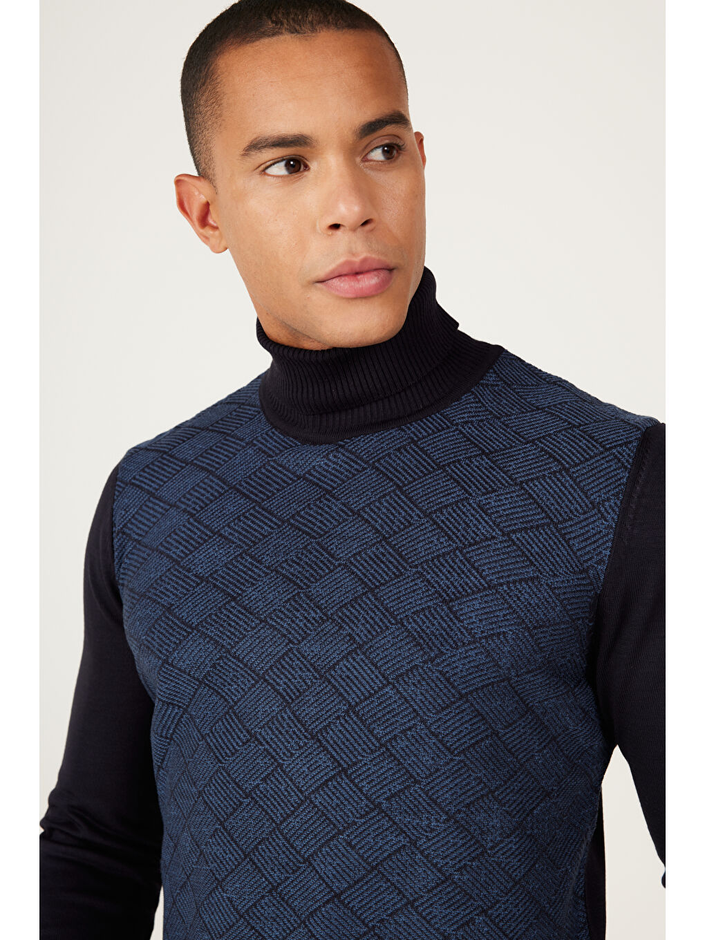 Erkek Lacivert-İndigo Tüylenme Yapmayan Standart Fit Tam Balıkçı Yaka Desenli Triko Kazak-3