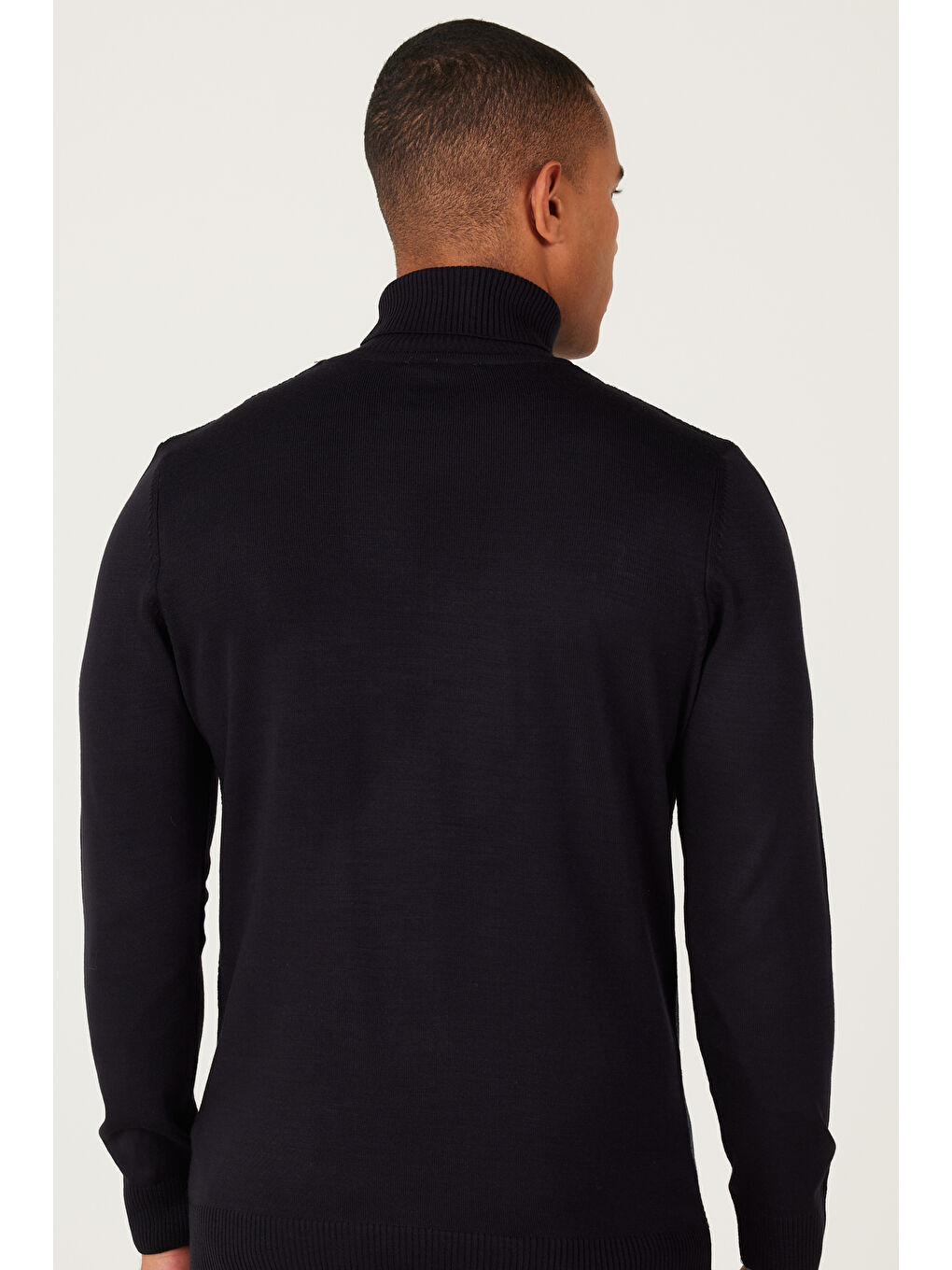 Erkek Lacivert-İndigo Tüylenme Yapmayan Standart Fit Tam Balıkçı Yaka Desenli Triko Kazak-4