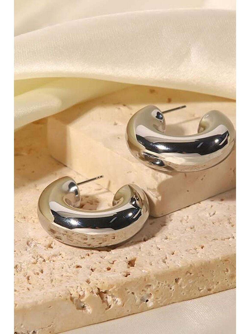 Gri Kalın Boru Halka Küpe 30mm Altın Kaplama