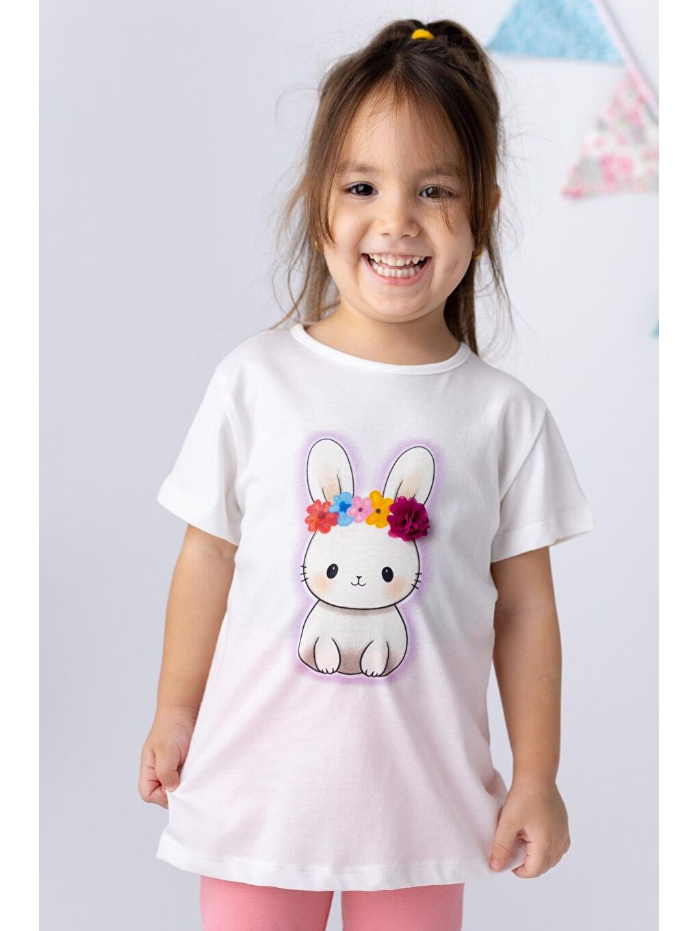 MİNİNİO Beyaz Kız Bebek Tavşan Baskılı 3 Boyutlu Çiçekli  T-Shirt