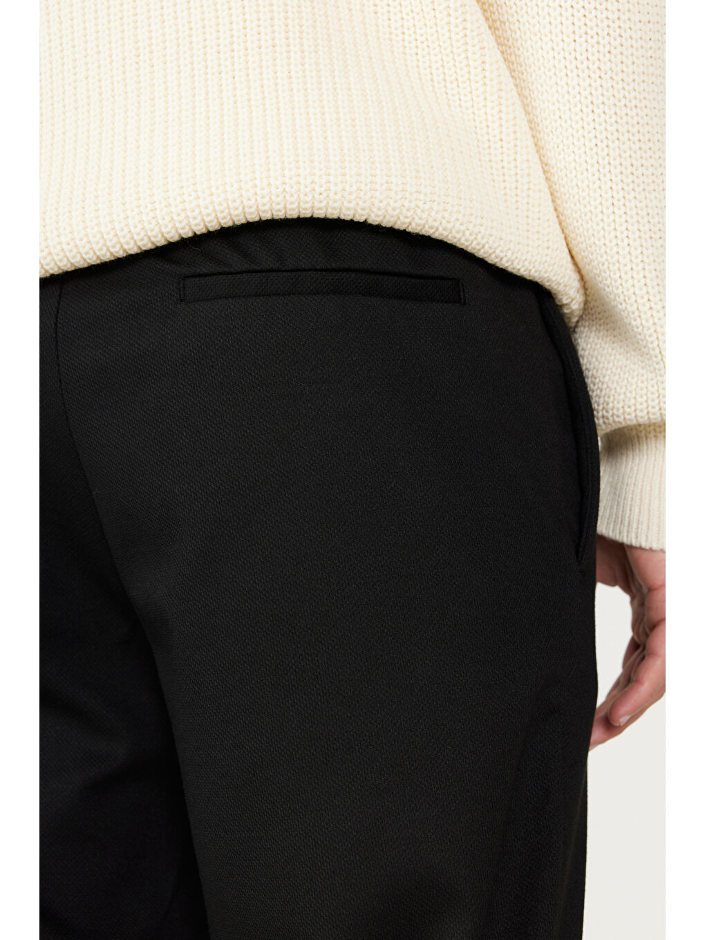 Erkek Siyah Standart Fit Normal Kesim Cepli Beli Bağlamalı Rahat Örme Pantolon-4