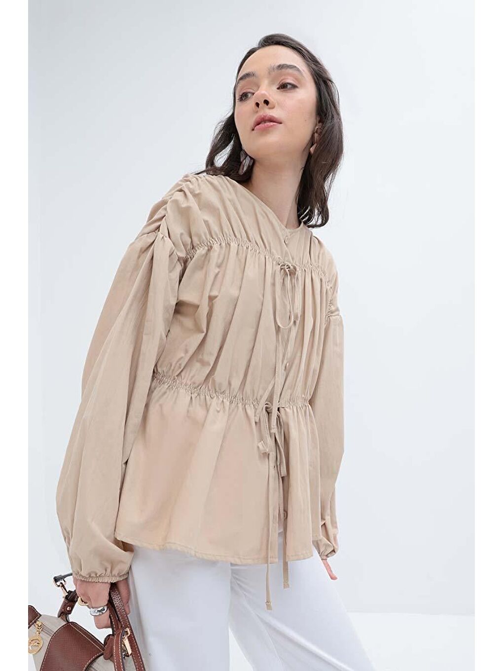 Bej-Büzgülü Düğmeli Gömlek
