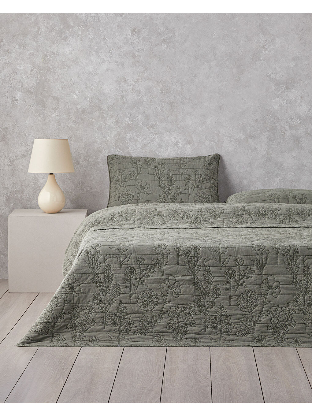 Belle Bloom Çift Kişilik Yatak Örtüsü Takımı 200x220 cm Yeşil