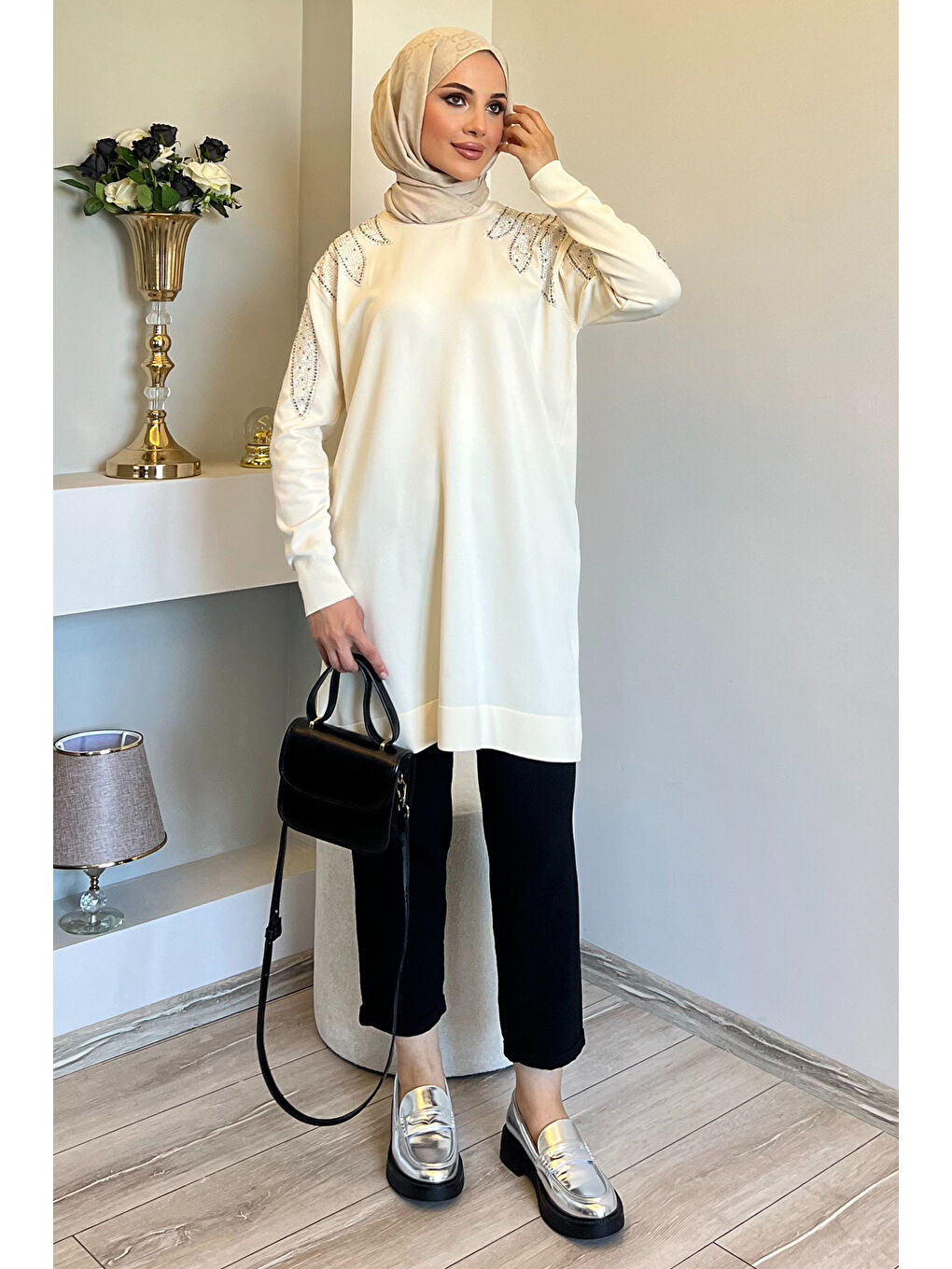 Ekru Omuz Taşlı Tesettür Triko Tunik-3