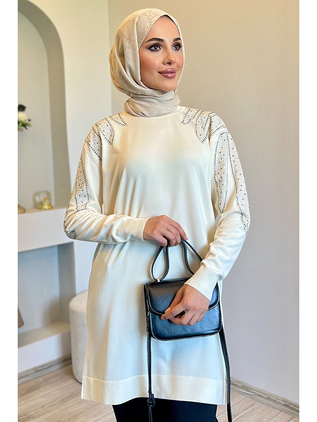Ekru Omuz Taşlı Tesettür Triko Tunik-5