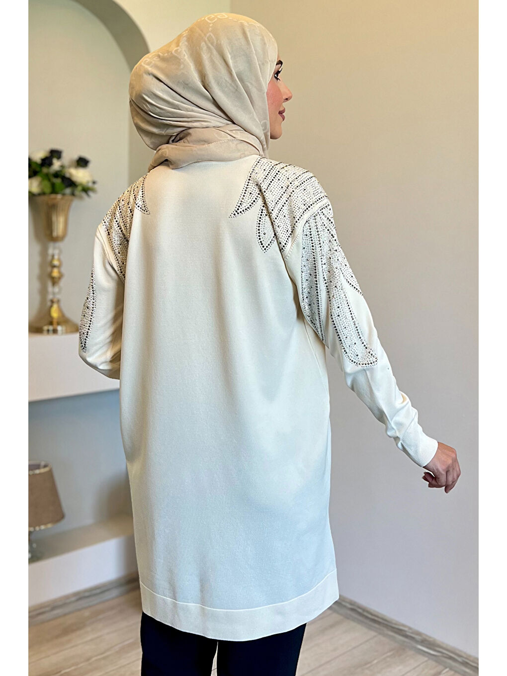 Ekru Omuz Taşlı Tesettür Triko Tunik-7