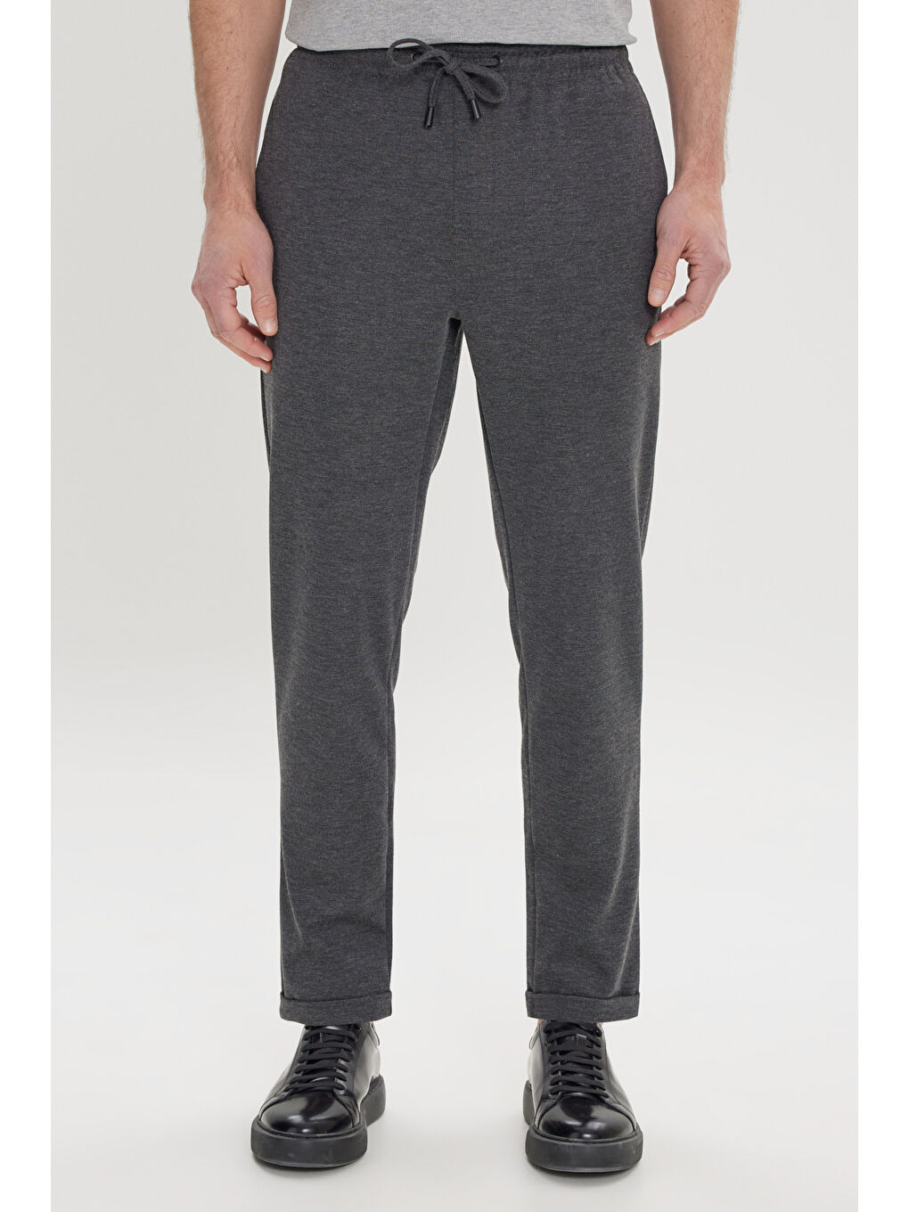 Erkek Gri Standart Fit Normal Kesim Cepli Beli Bağlamalı Rahat Örme Pantolon-1