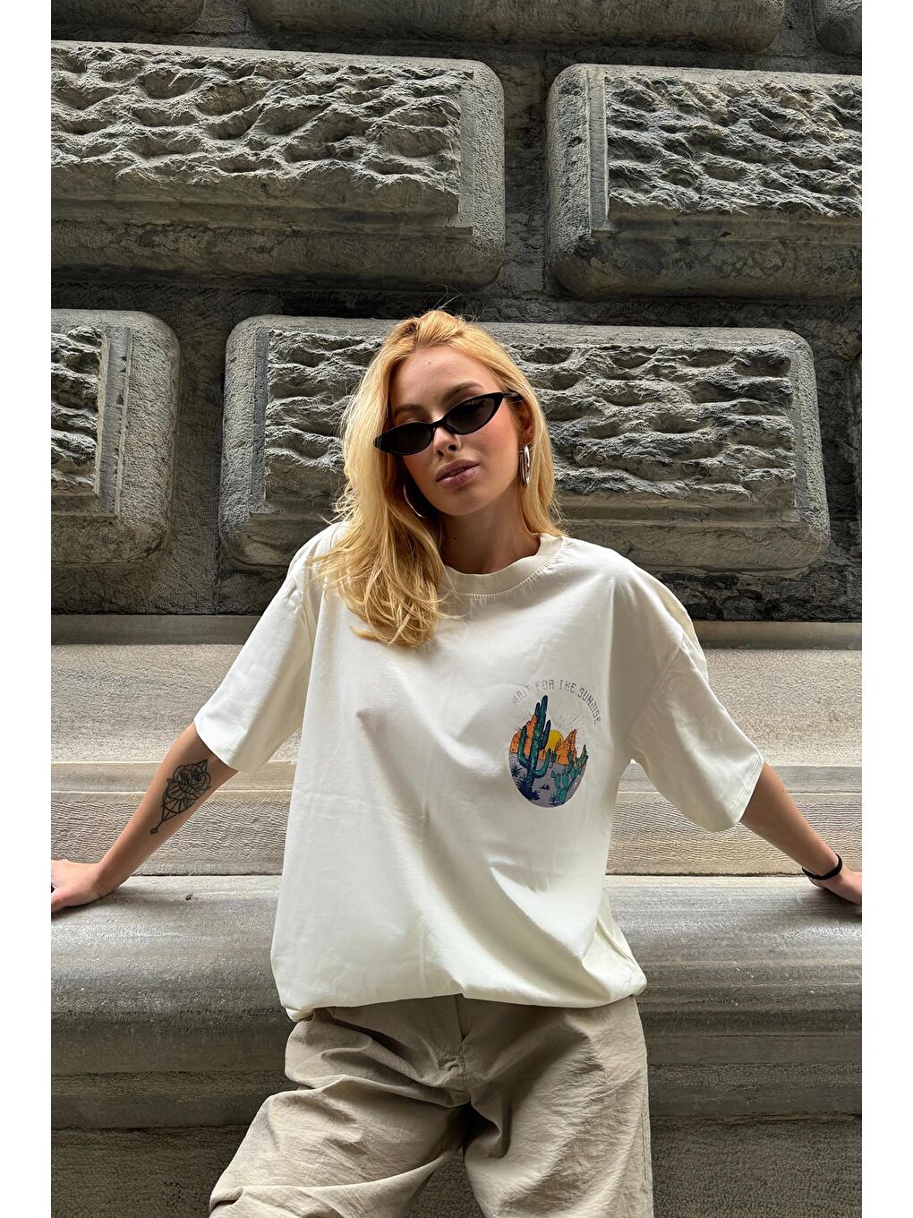 Bej Bisiklet Yaka Baskılı Oversize Unisex T-Shirt-1