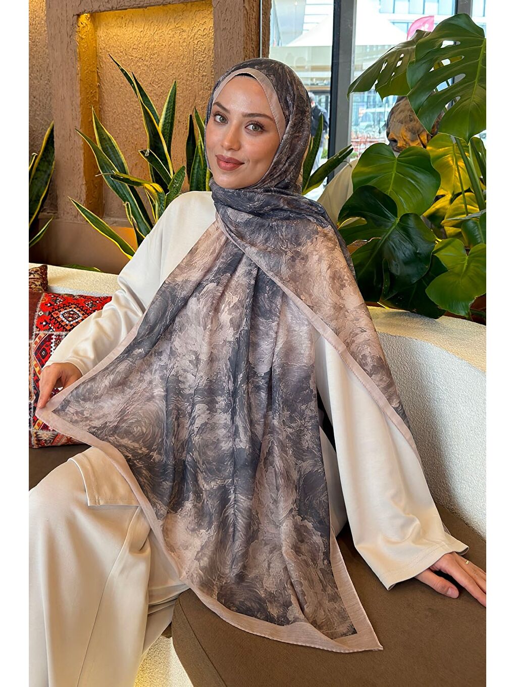 Gül Çiçek Desen Ferah Şal Bej