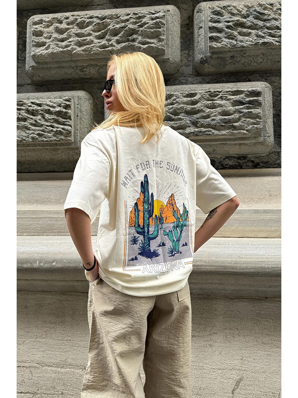 Bej Bisiklet Yaka Baskılı Oversize Unisex T-Shirt-4