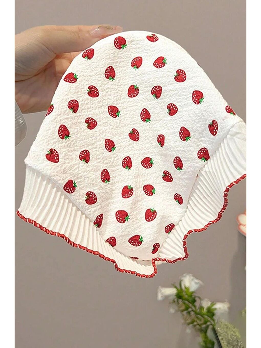 Beyaz French Style Taçlı Üçgen Bandana