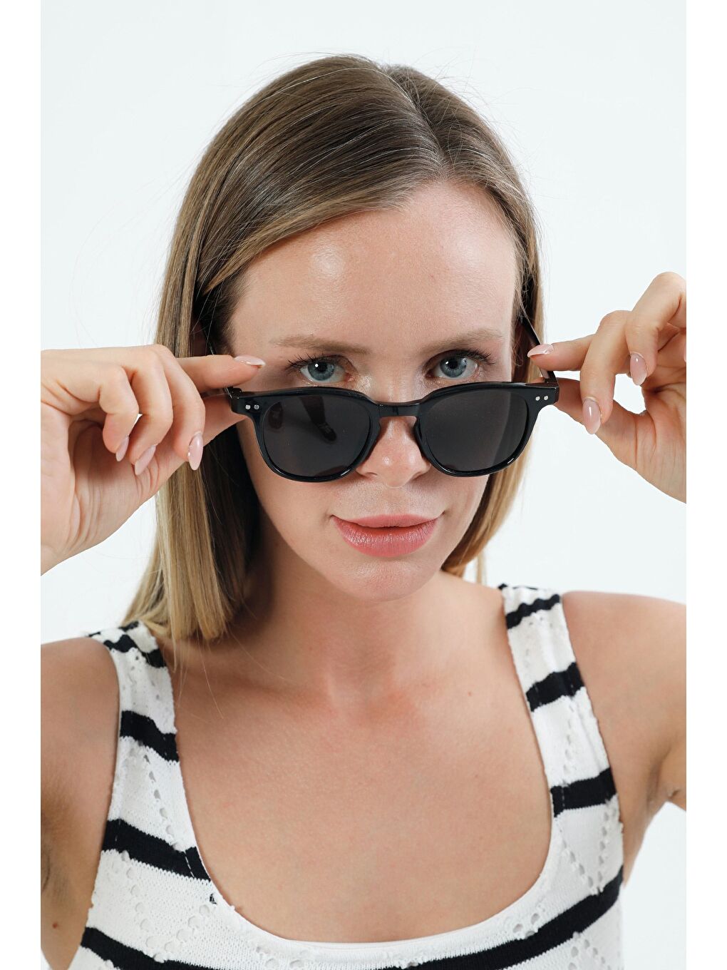 Siyah Metal Detaylı Çerçeveli Güneş Gözlüğü-3