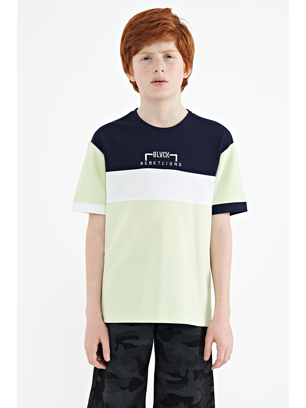 Açık Yeşil Renk Geçişli Nakışlı Oversize Erkek Çocuk Tişört - 11159