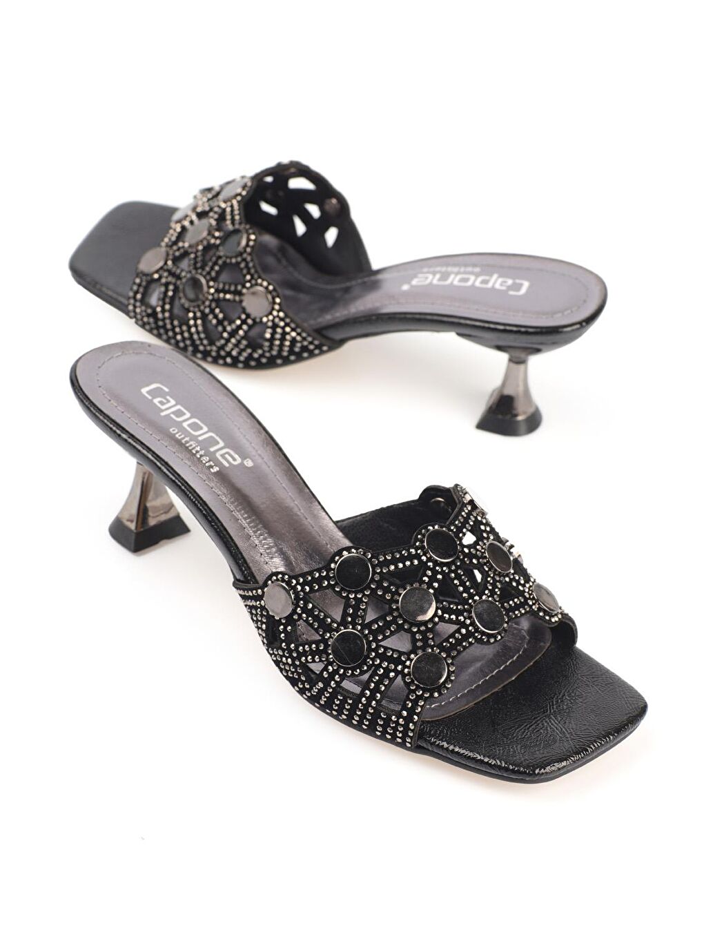 Siyah Küt Burunlu Metal Aksesuarlı Kum Saati Topuklu Kırışık Rugan  Kadın Terlik