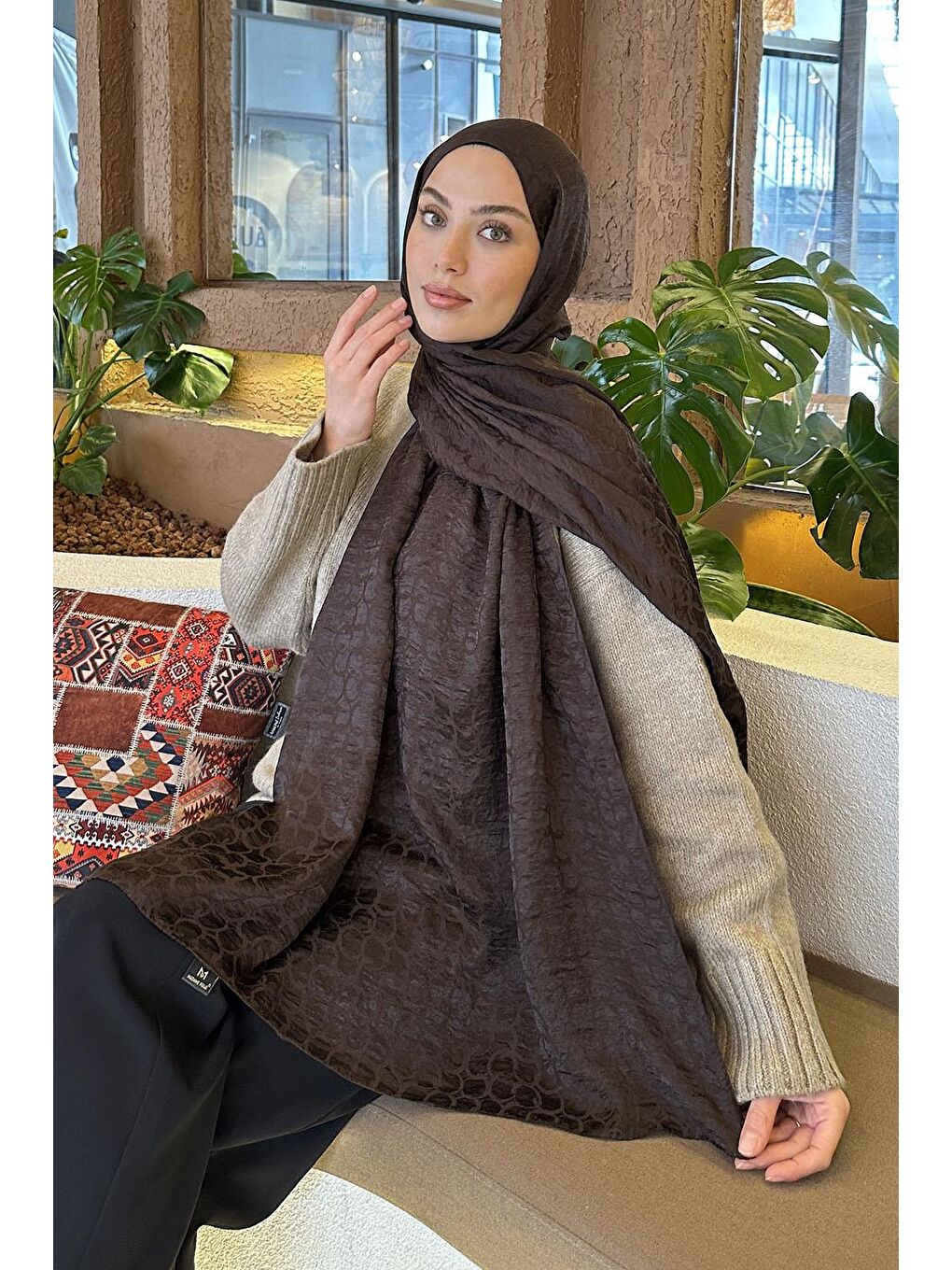 Bloom Desen Ayrobin Floş Jakar Şal Acı Kahverengi