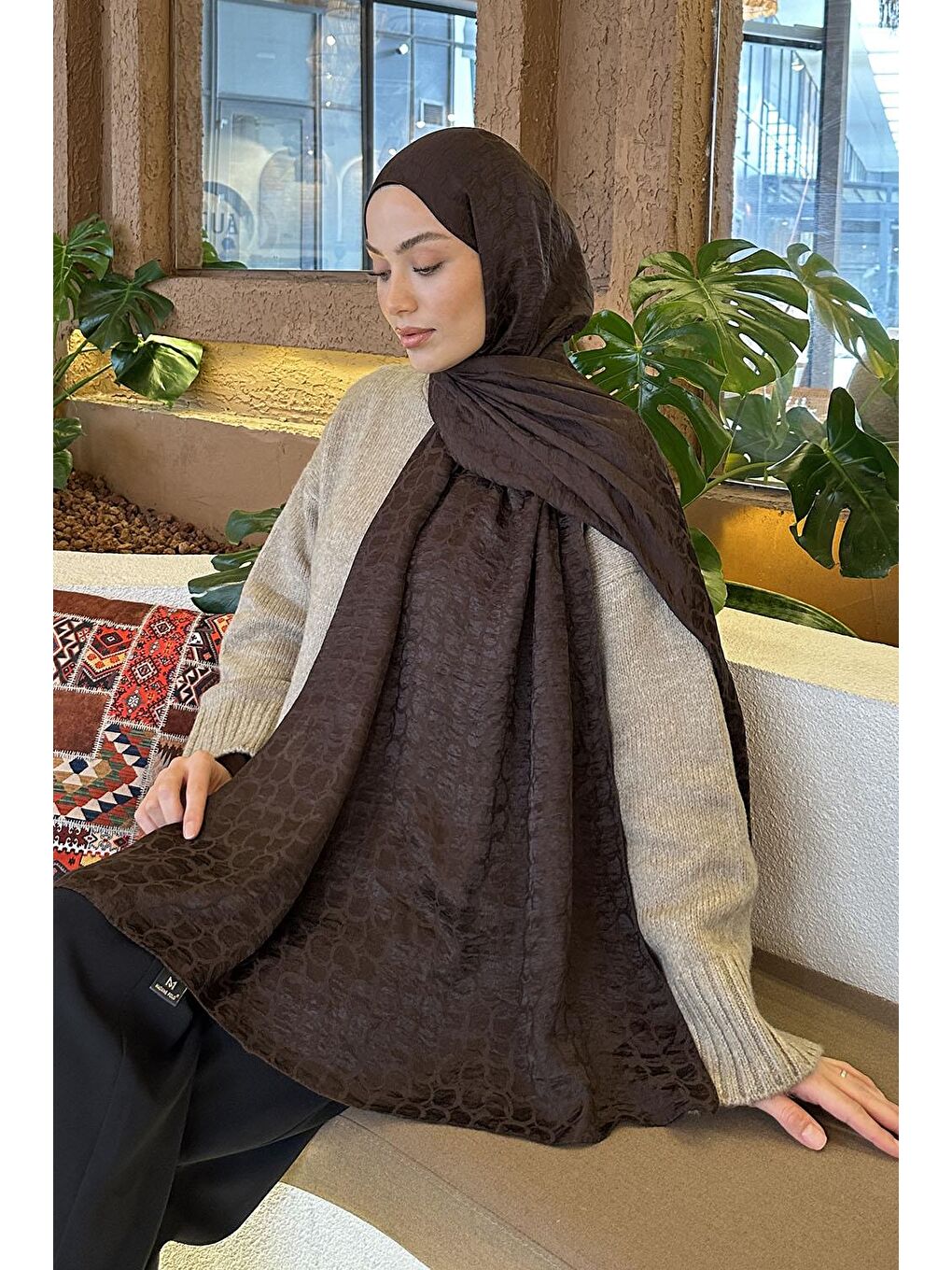 Bloom Desen Ayrobin Floş Jakar Şal Acı Kahverengi-2