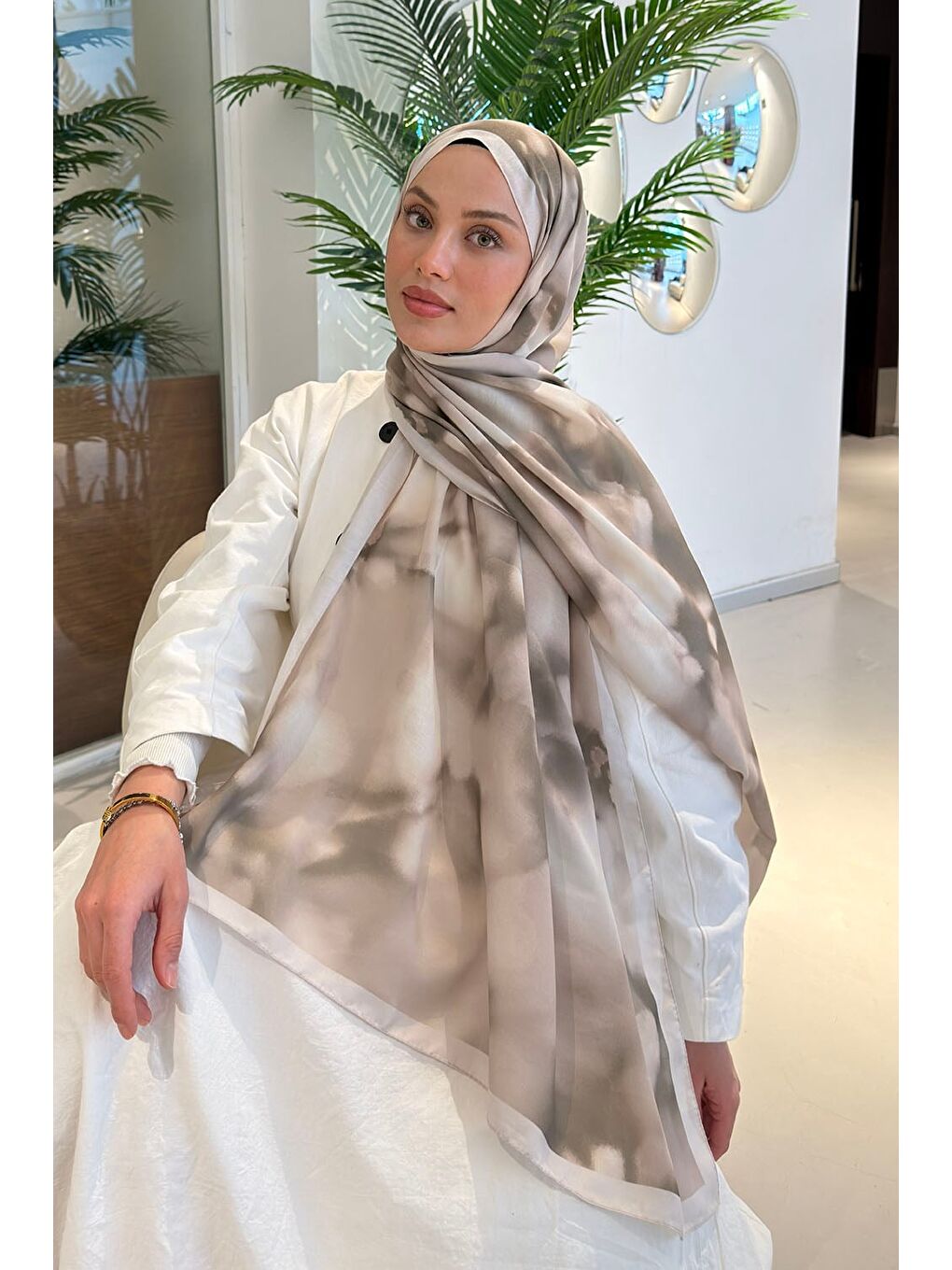 Bej Batik Desen Soft Şal Taş