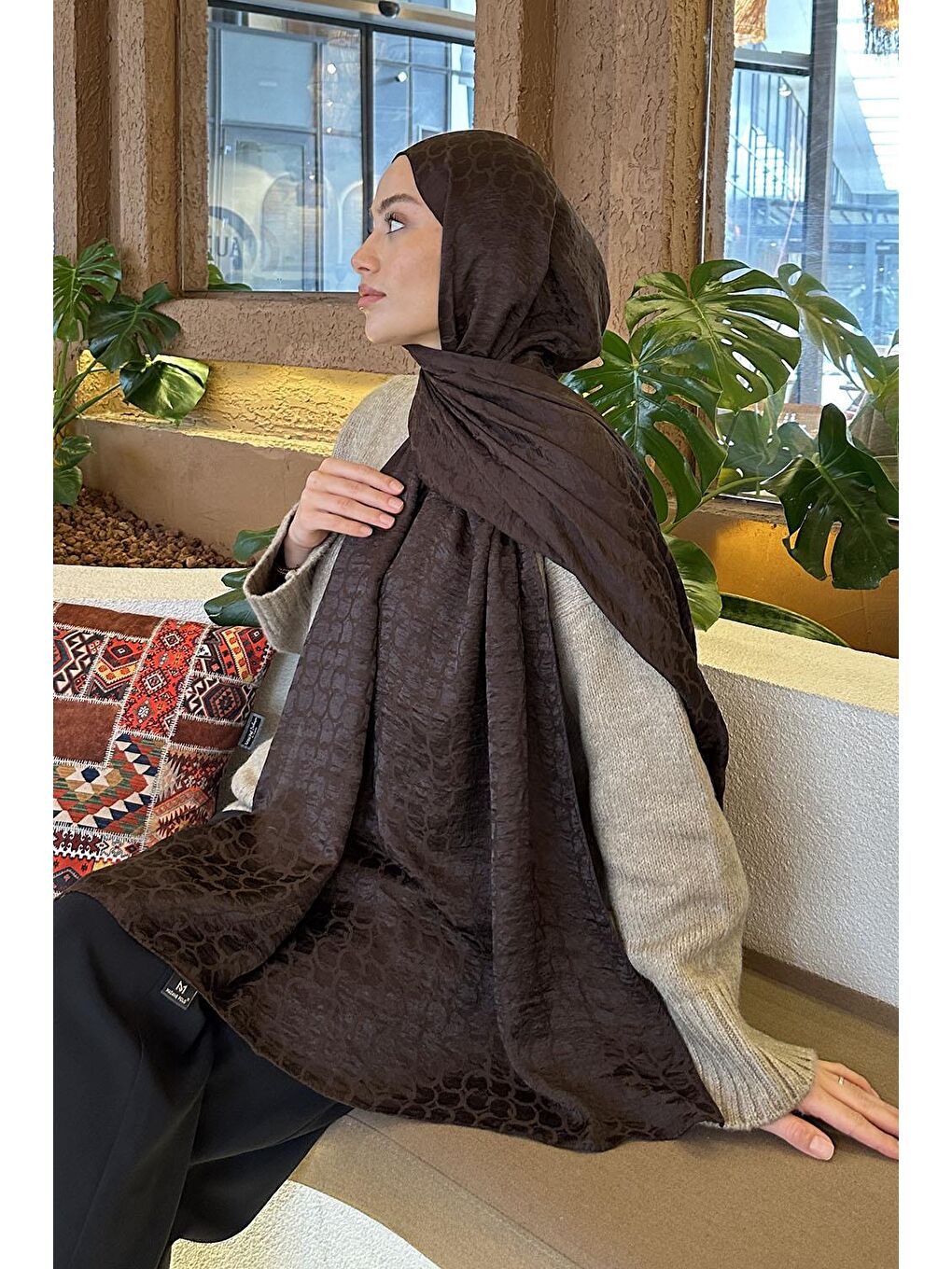 Bloom Desen Ayrobin Floş Jakar Şal Acı Kahverengi-3