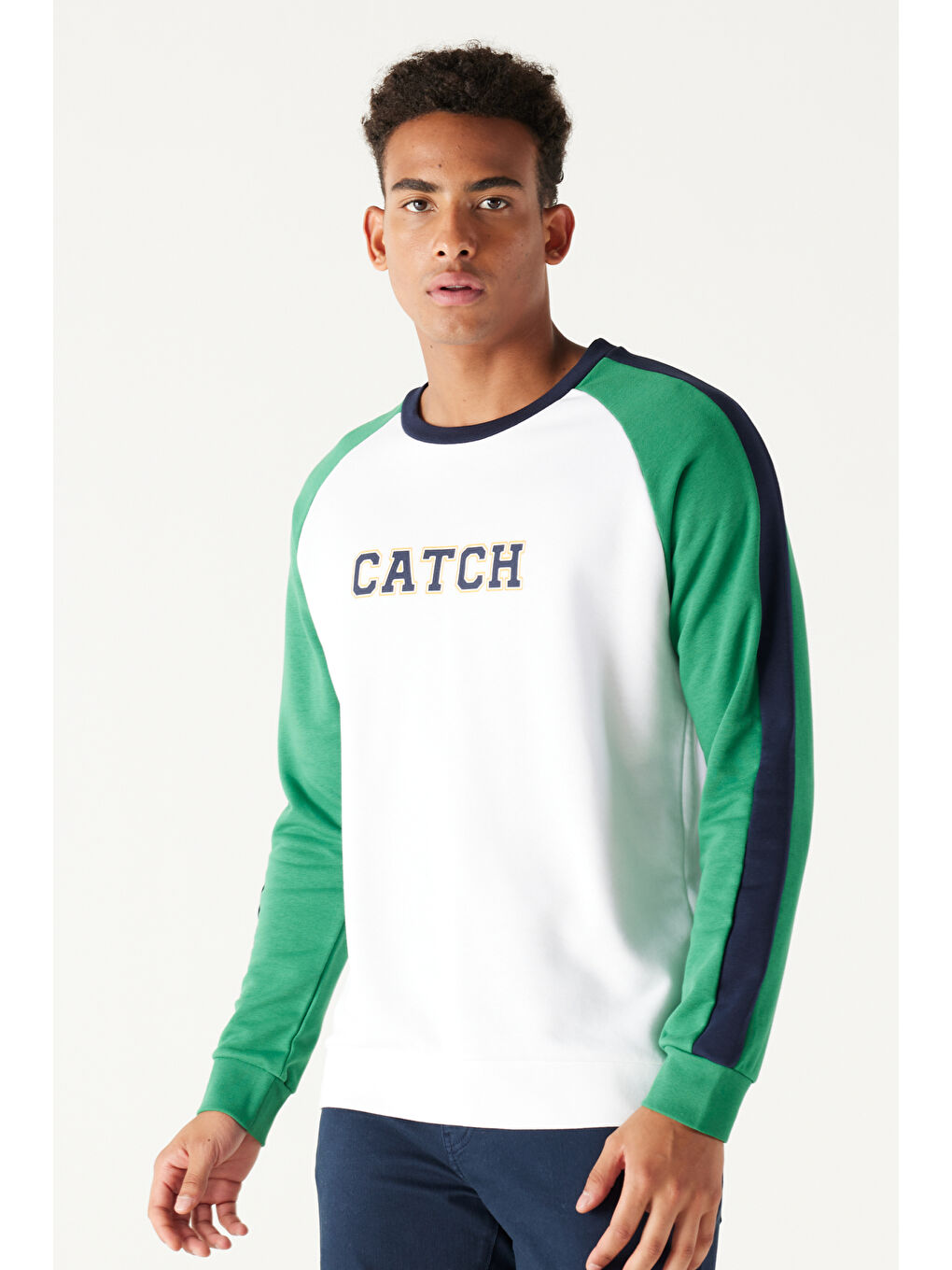 Erkek Beyaz-Yeşil Standart Fit Normal Kesim Bisiklet Yaka Pamuklu Çizgili Sweatshirt