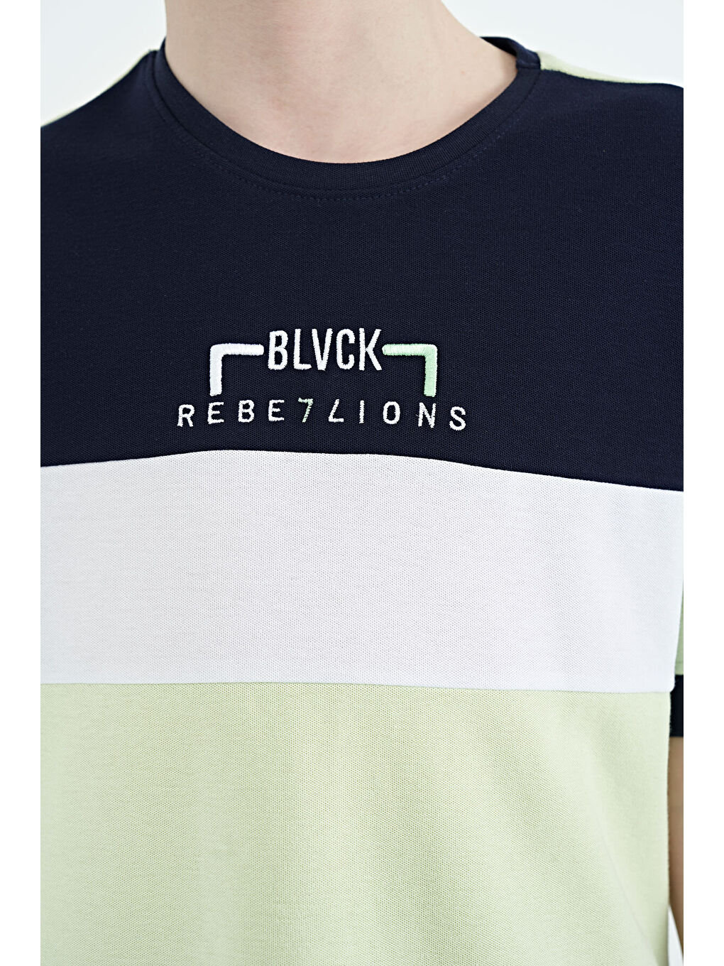 Açık Yeşil Renk Geçişli Nakışlı Oversize Erkek Çocuk Tişört - 11159-4