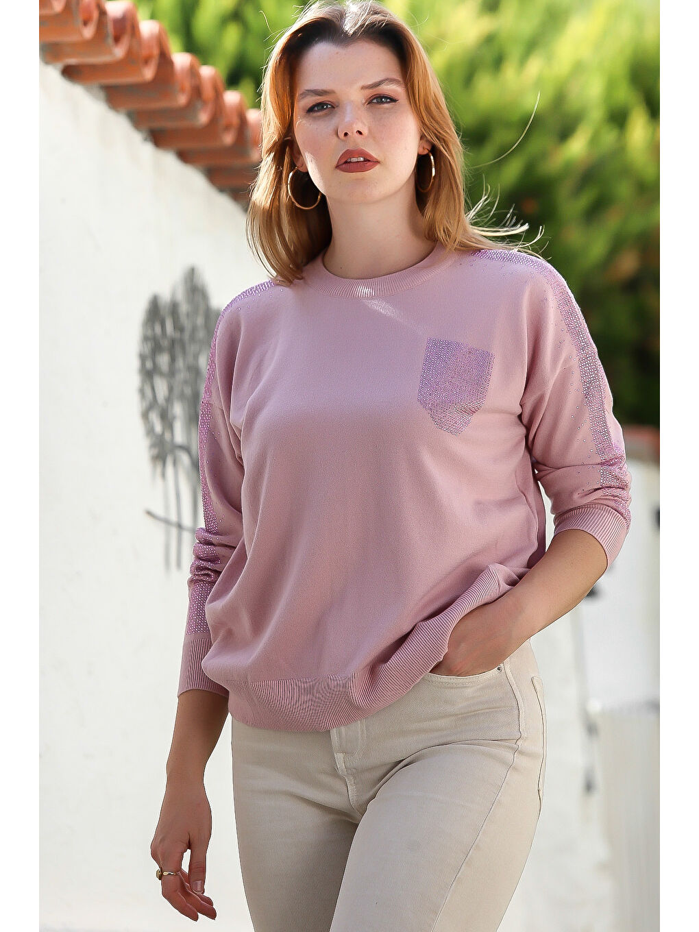 Pembe Somon Rengi Yuvarlak Yaka Uzun Kol Arkası Düğmeli Taşlı Casual Triko Kazak 65 60-5