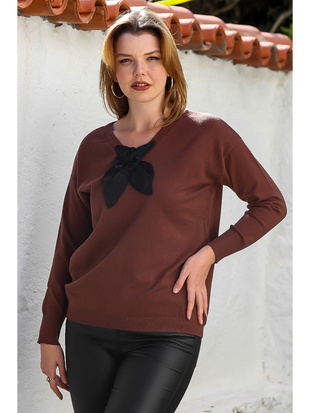 Kahverengi V Yaka Uzun Kol Fiyonk Detaylı Casual Triko Kazak 65 60