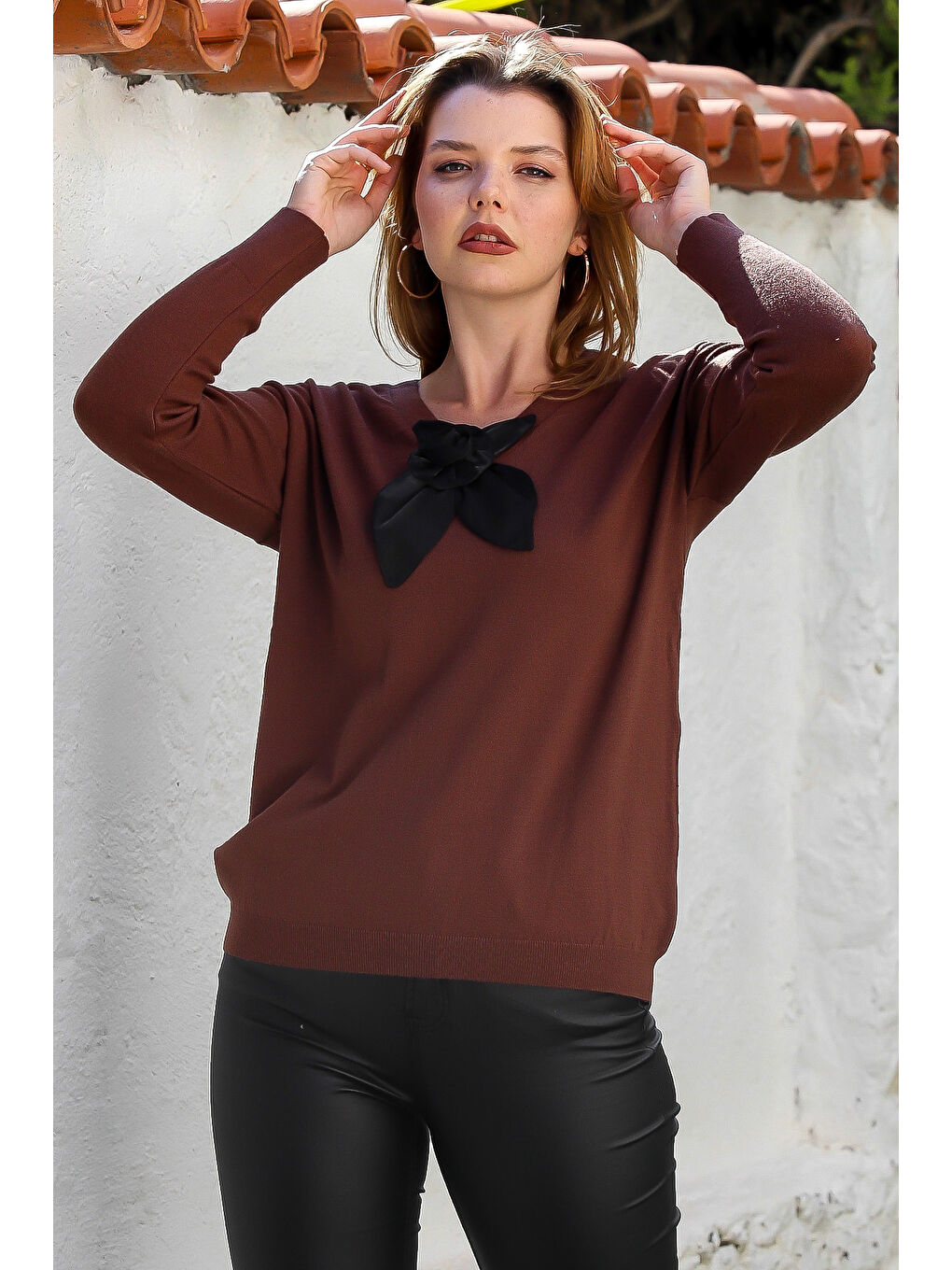 Kahverengi V Yaka Uzun Kol Fiyonk Detaylı Casual Triko Kazak 65 60-1