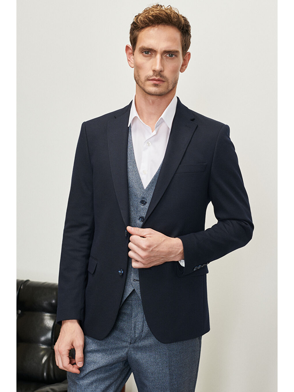 Erkek Koyu Lacivert Slim Fit Dar Kesim Mono Yaka Ekose Desenli Yelekli Takım Elbise