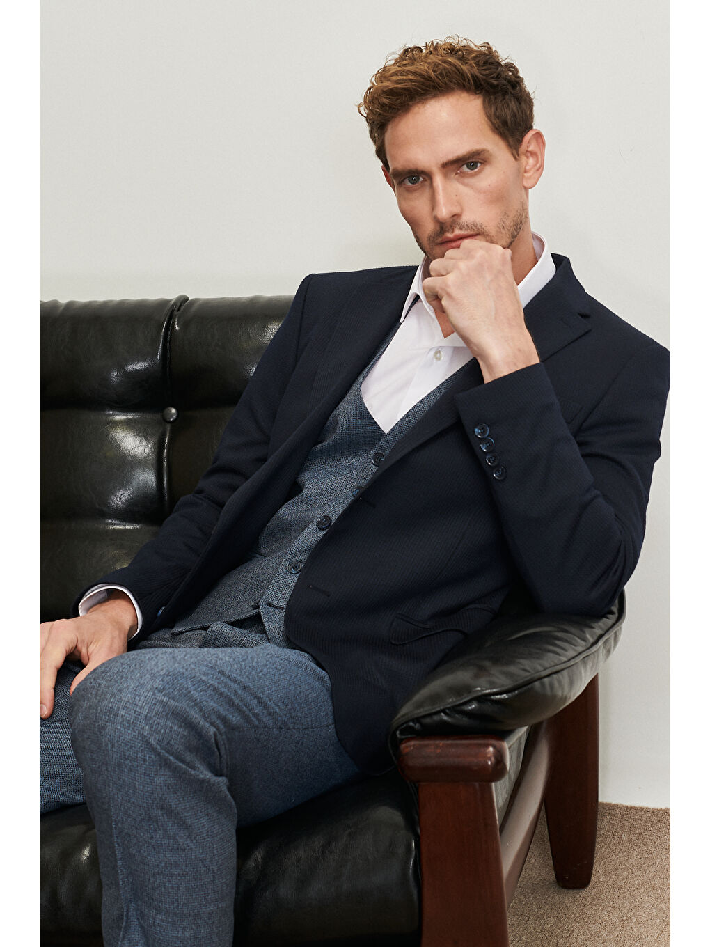 Erkek Koyu Lacivert Slim Fit Dar Kesim Mono Yaka Ekose Desenli Yelekli Takım Elbise-1