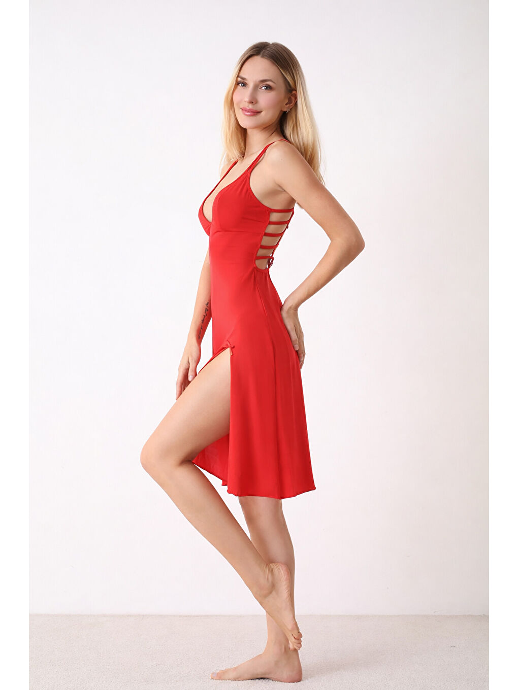 Kırmızı Esnek Sırt Detaylı Gecelik