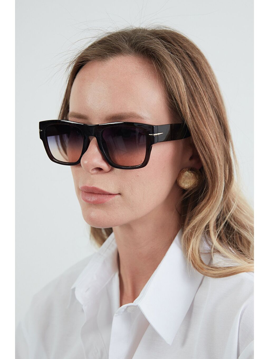 Kahverengi Dikdörtgen Çerçeveli Metal Aksesuarlı Güneş Gözlüğü