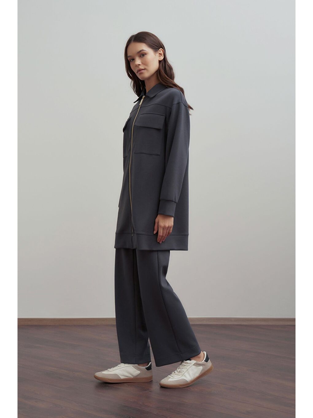 Antrasit-Yumuşak Dokulu Fermuarlı Pantolonlu Takım-1