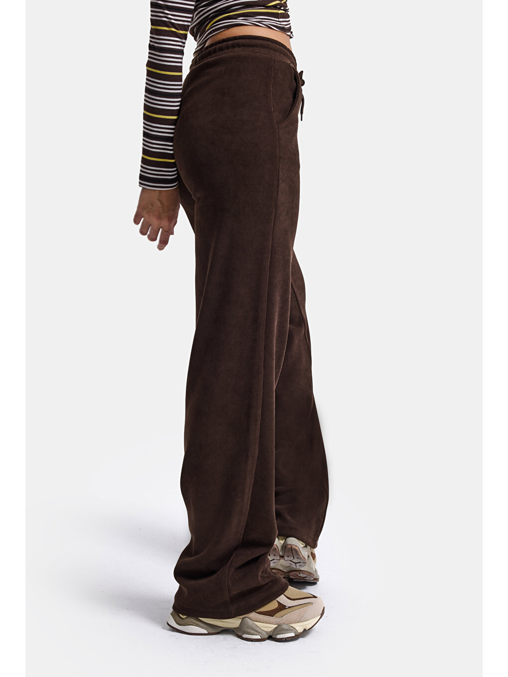 Kahverengi Kadın Acı Kahve W6-81 Flare Fit İnce Fitilli Esnek Velvet Kadife Kumaş Pantolon-4