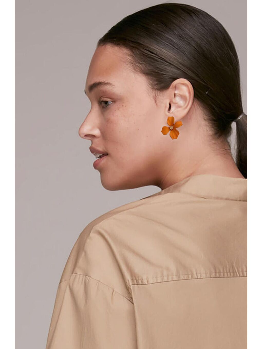 Turuncu Zarif Çiçekli Çivi Küpe-1