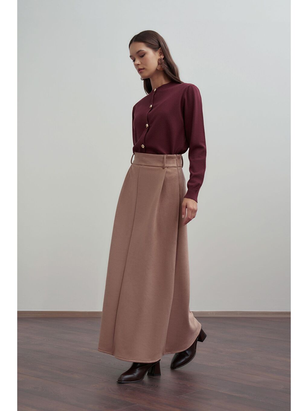 Bej Vizon-Pili Detaylı Scuba Süet Etek-1