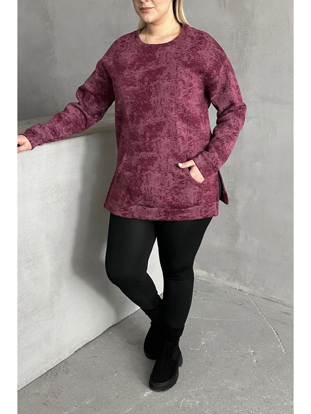 Mor Büyük Beden Uzun Kollu Bisiklet Yaka Önü Cepli Desenli Sweatshirt 106-78-4