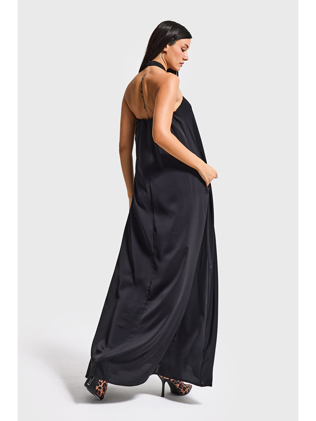 Kadın Siyah Renk Bol Kesim Kravat Detaylı Boyundan Bağlamalı Tasarım Elbise-2