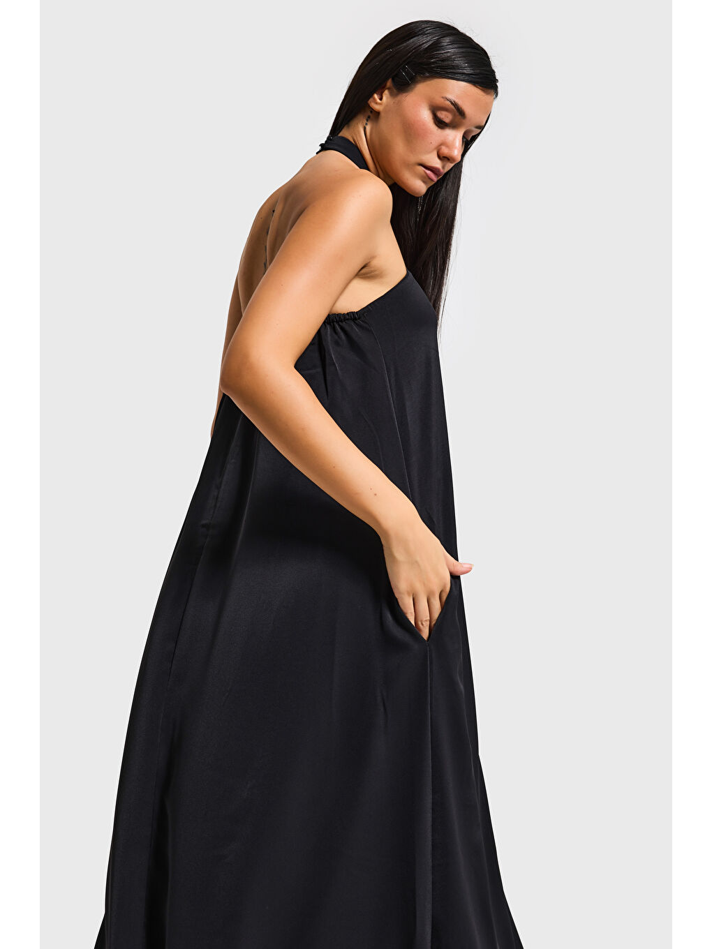 Kadın Siyah Renk Bol Kesim Kravat Detaylı Boyundan Bağlamalı Tasarım Elbise-4