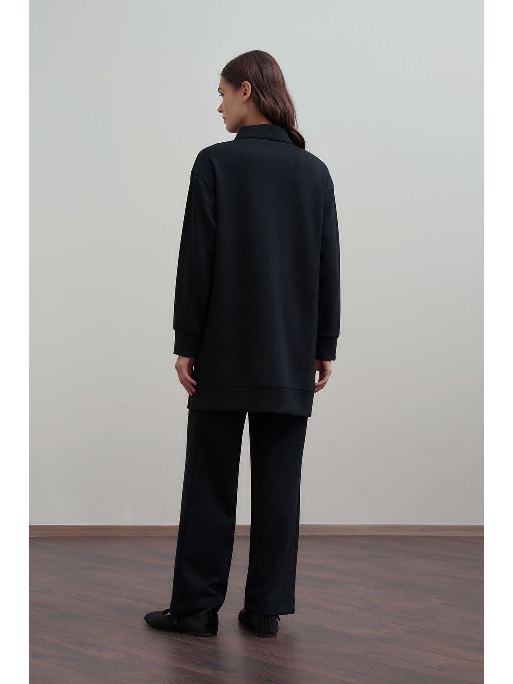 Siyah-Yumuşak Dokulu Fermuarlı Pantolonlu Takım-2