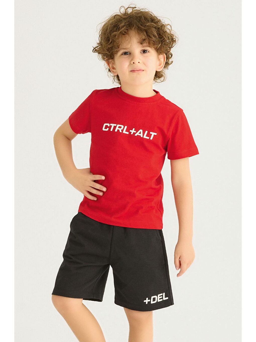 Kırmızı Bisiklet Yaka Yazı Baskılı Cep Detaylı Erkek Çocuk Şortlu Takım