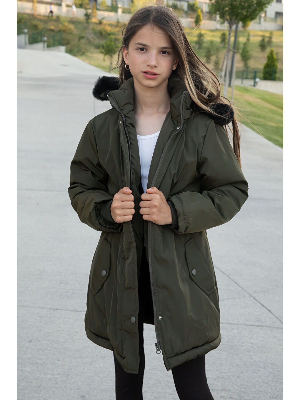 Haki Çıtçıtlı Cepli Esnek Bel İçi Kürklü Kız Çocuk Kapüşonlu Mont 21306-1
