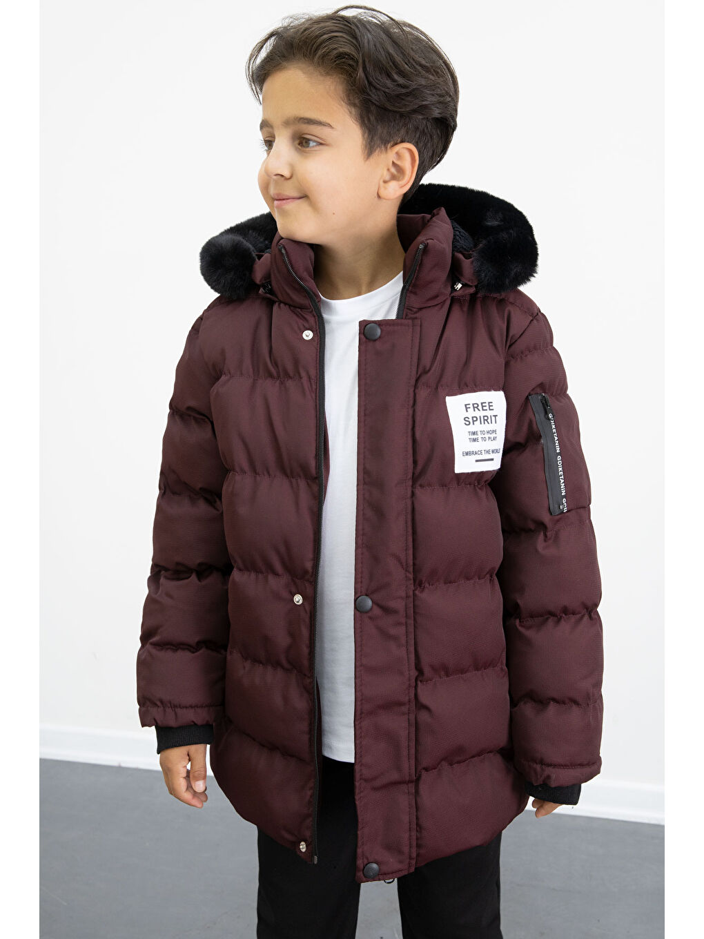 Erkek Çocuk Bordo Yazılı Arma Detaylı İçi Kürklü Kapüşonlu Şişme Mont 21346